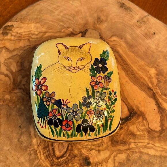 Vintage Cat Laquer Trinket Box - Picture 1 of 7